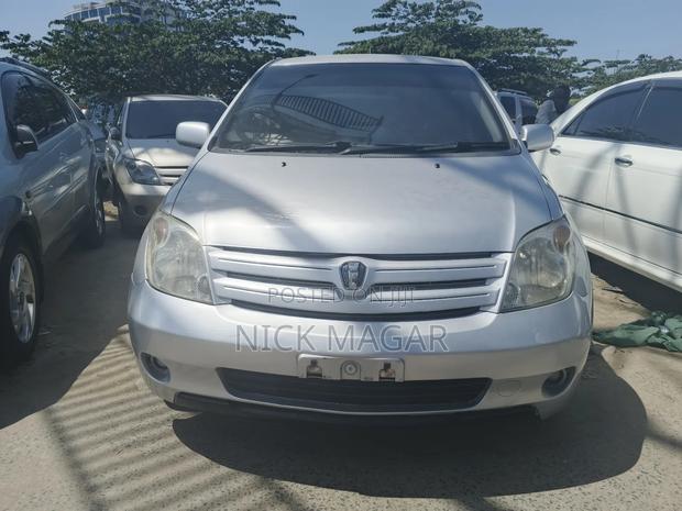 Toyota IST 2004 Silver