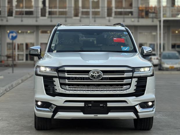 New Toyota Land Cruiser LC300 2024 White