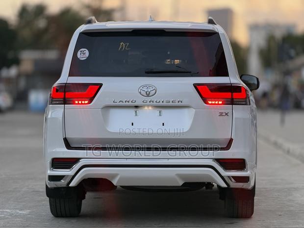 New Toyota Land Cruiser LC300 2024 White