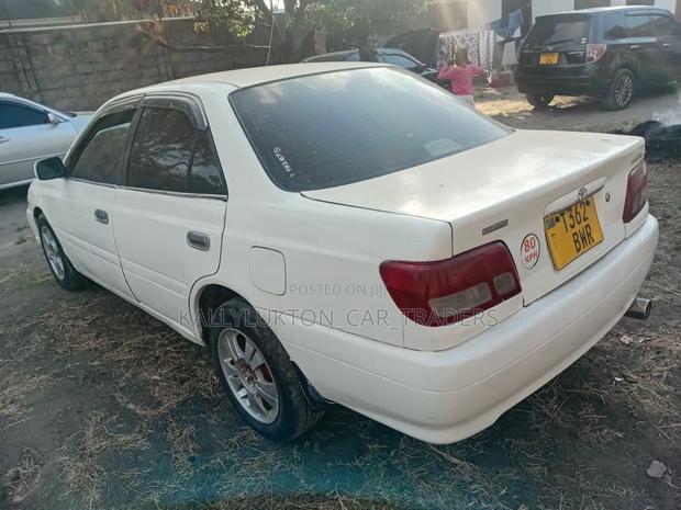 Toyota Carina 2001 White