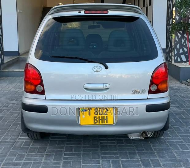 Toyota Corolla Spacio 2000 Silver