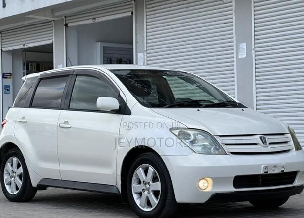 Toyota IST 2005 White