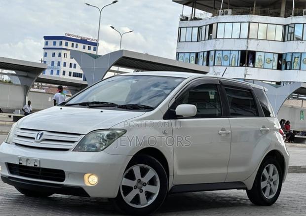 Toyota IST 2005 White