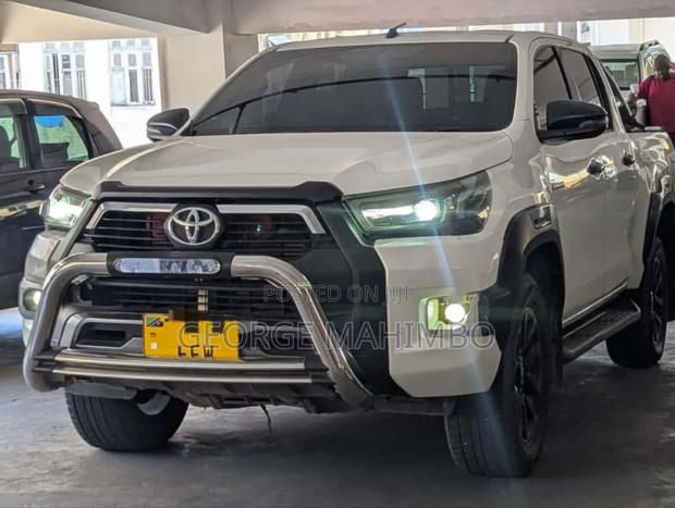 Toyota Hilux 2019 White