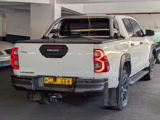 Toyota Hilux 2019 White