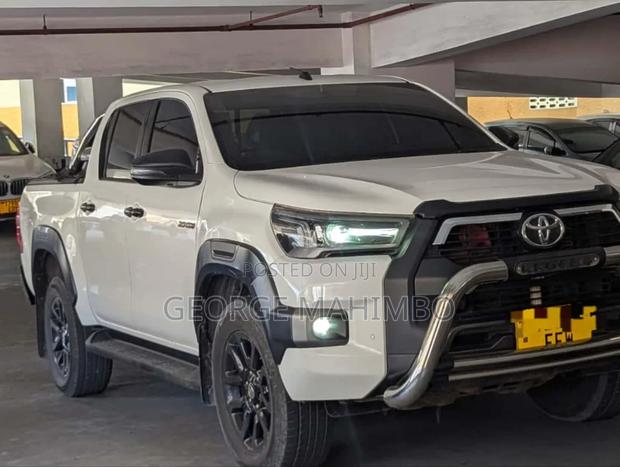 Toyota Hilux 2019 White