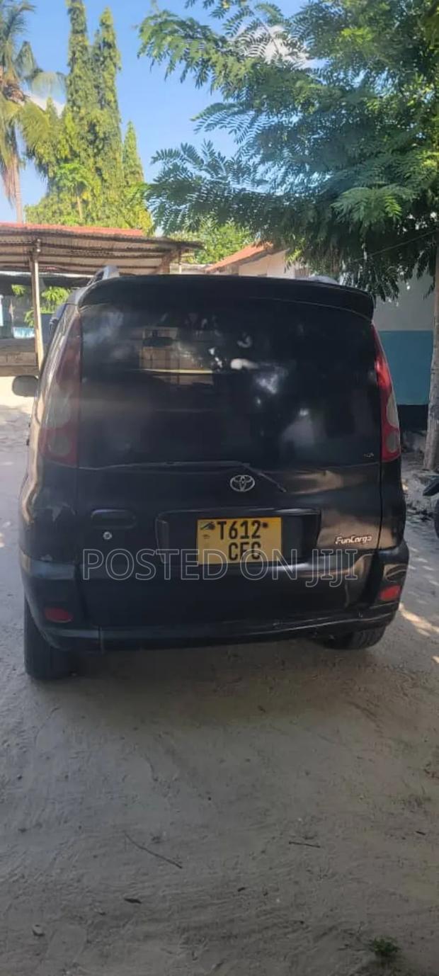 Toyota Fun Cargo 2004 Black