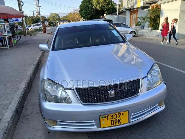 Toyota Crown 2006 Silver
