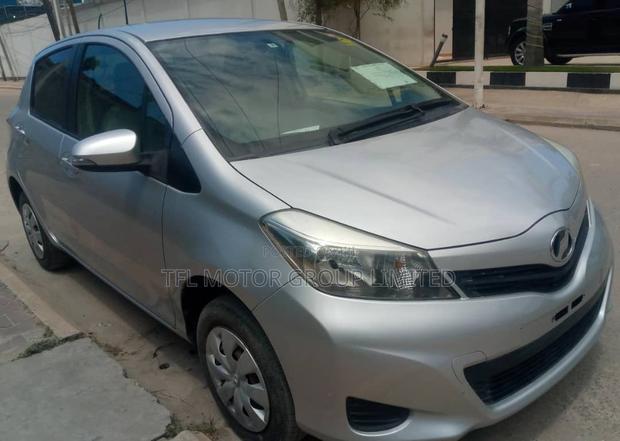 Toyota Vitz 2011 Silver