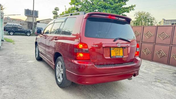 Toyota Kluger 2005 Red