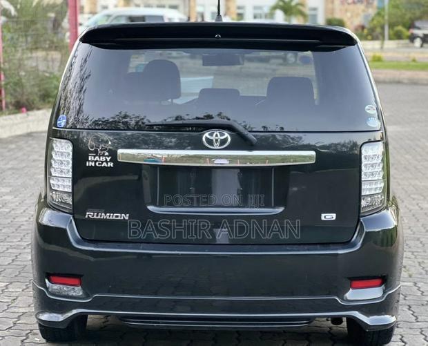 Toyota Corolla Rumion Hatchback 1.5 FWD 2010 Black