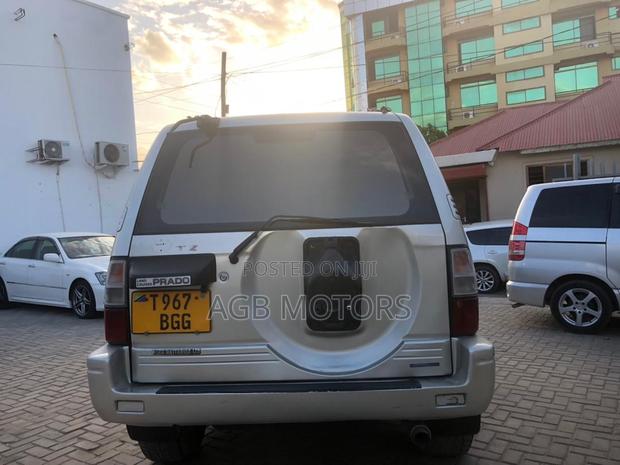 Toyota Land Cruiser Prado 2001 Silver