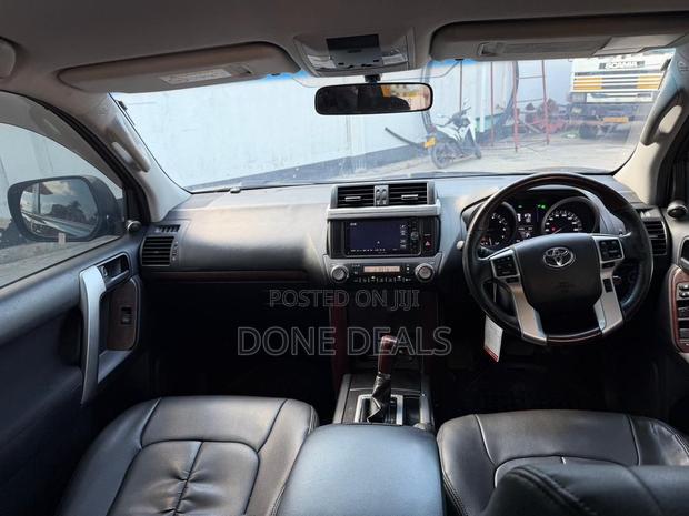 Toyota Land Cruiser Prado 2016 Black