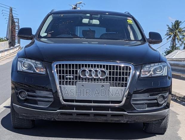Audi Q5 2010 Matt Black