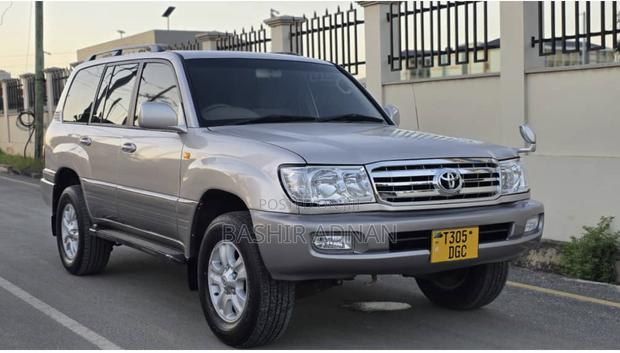 Toyota Land Cruiser HDJ 100 2000 Silver