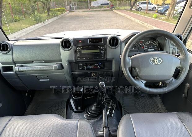 Toyota Land Cruiser 2015 White