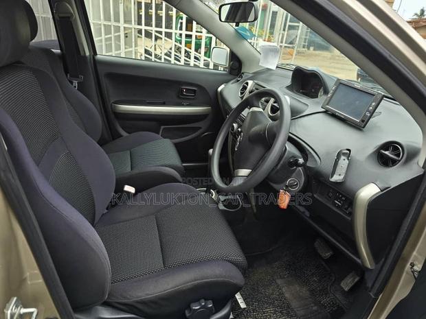 Toyota IST 2005 Gold
