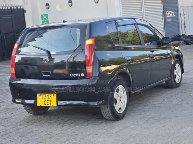 Toyota Opa 2003 Black