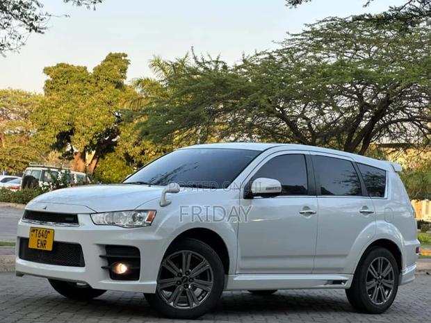 Mitsubishi Outlander 2012 White