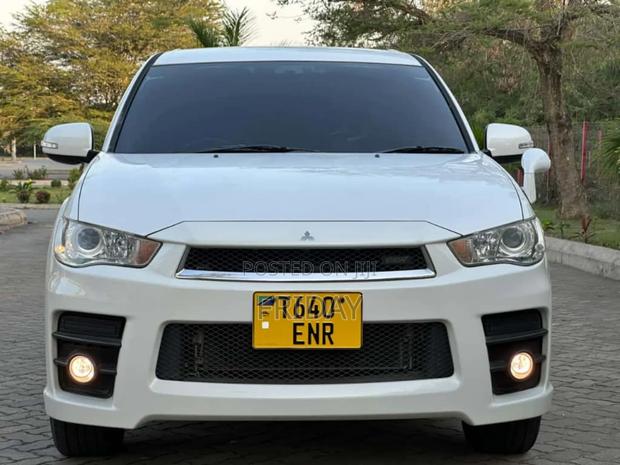 Mitsubishi Outlander 2012 White