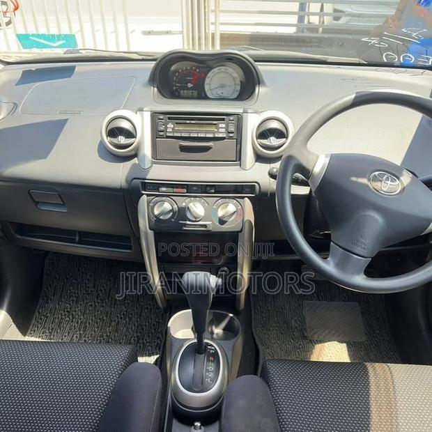 Toyota IST 2004 Silver