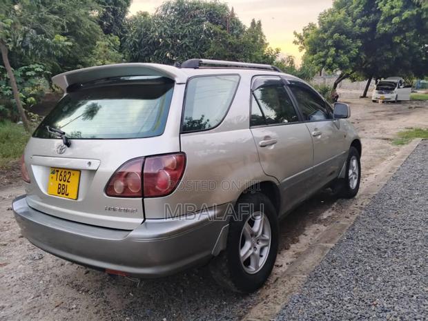Toyota Harrier 2.2 16V 2001 Gray