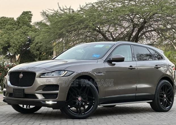Jaguar F-Pace 2017 Beige