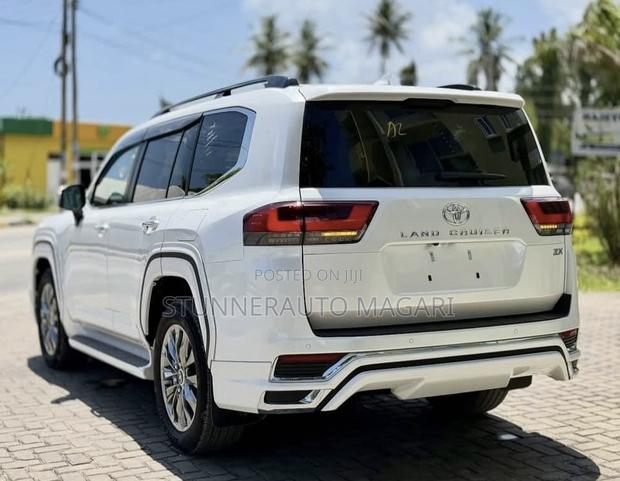 New Toyota Land Cruiser 2024 Pearl