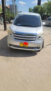 Toyota Noah 2.0 143hp AWD (8 Seater) 2010 Silver for sale