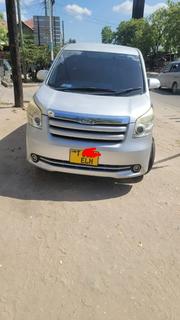 Toyota Noah 2.0 143hp AWD (8 Seater) 2010 Silver for sale