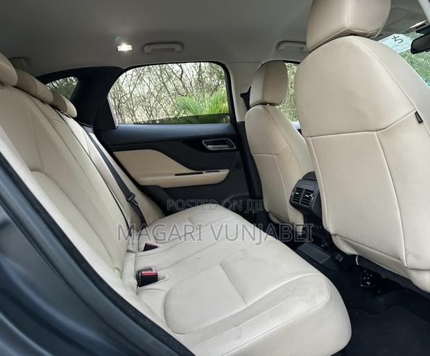 Jaguar F-Pace 2017 Beige