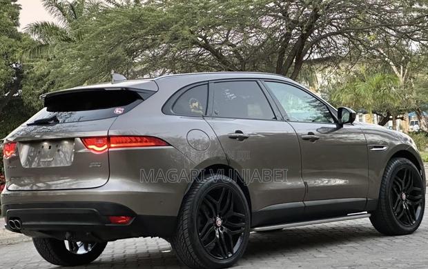 Jaguar F-Pace 2017 Beige