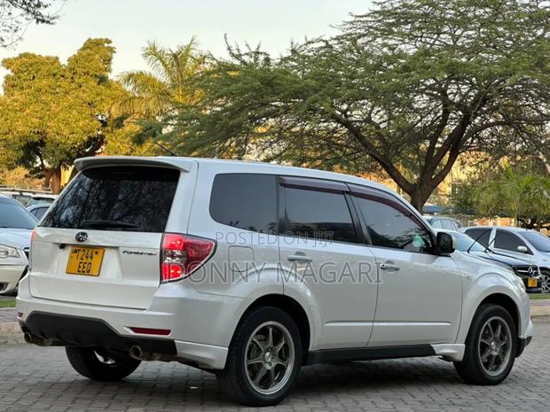 Subaru Forester 2001 White