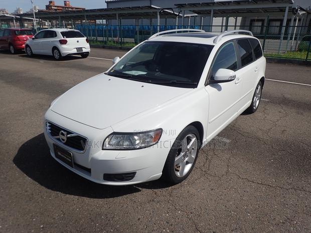 Volvo V50 2011 Pearl