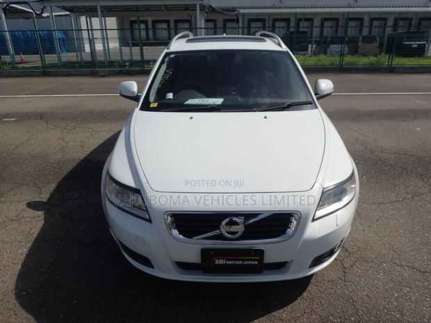 Volvo V50 2011 Pearl