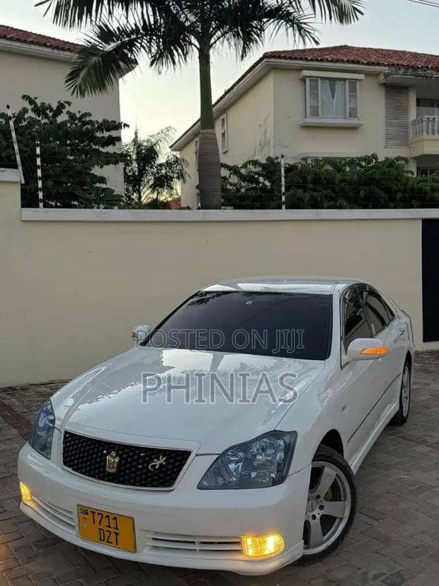 Toyota Crown 2004 White