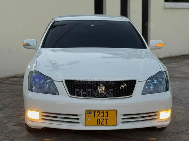 Toyota Crown 2004 White