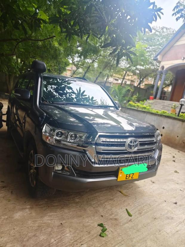 Toyota Land Cruiser 2013 Gray