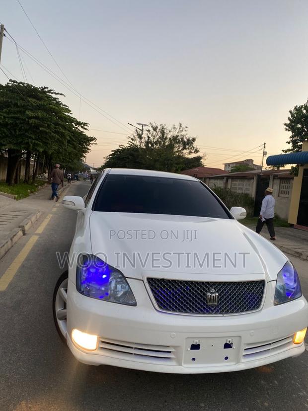 Toyota Crown 2006 White