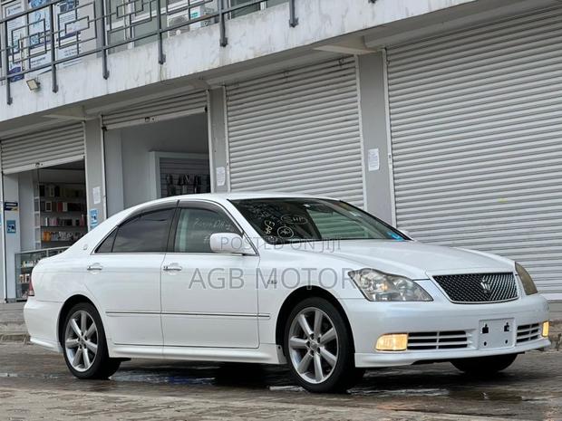 Toyota Crown 2004 White