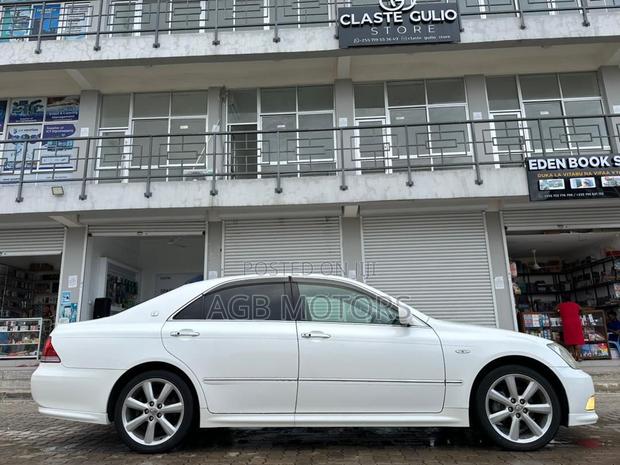 Toyota Crown 2004 White