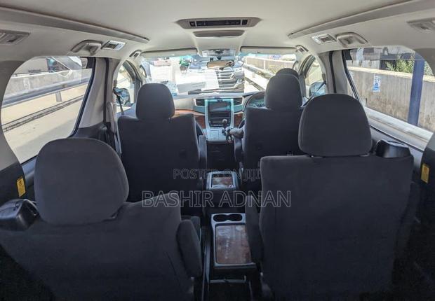 Toyota Vellfire 2010 Off white