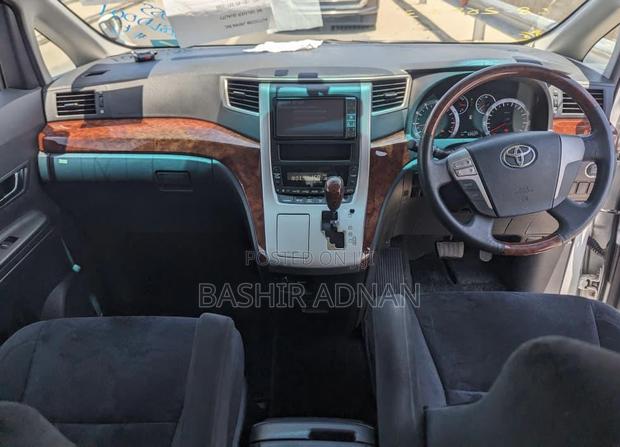 Toyota Vellfire 2010 Off white
