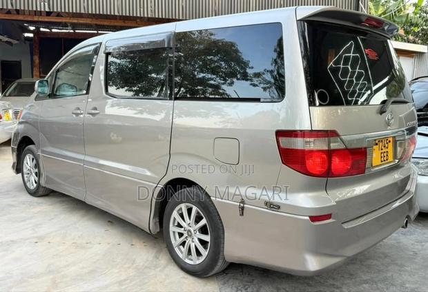 Toyota Alphard 2005 Gold