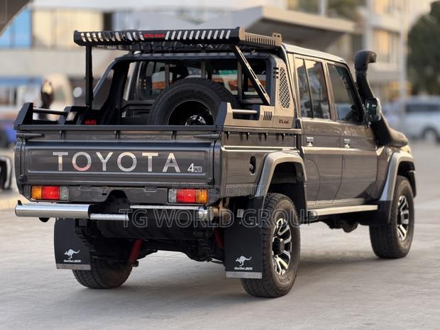 Toyota Land Cruiser 2018 Gray