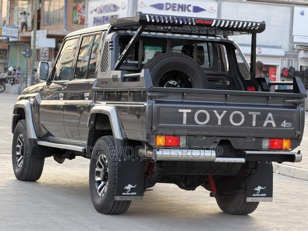 Toyota Land Cruiser 2018 Gray