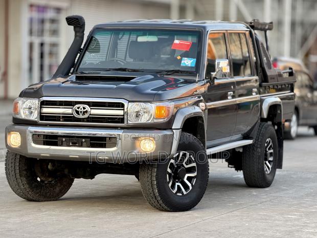 Toyota Land Cruiser 2018 Gray