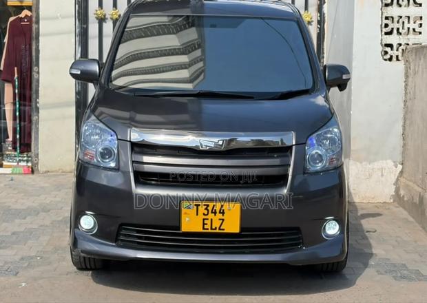 Toyota Noah 2008 Gray
