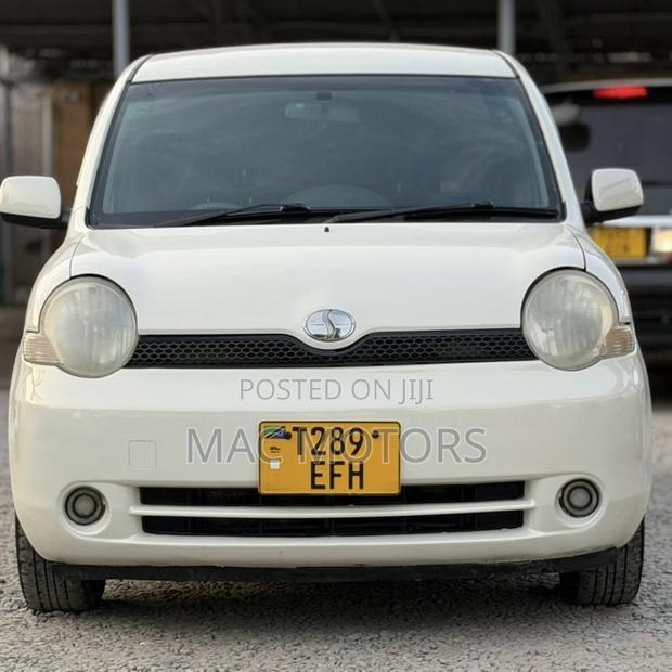 Toyota Sienta 2005 White