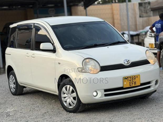 Toyota Sienta 2005 White